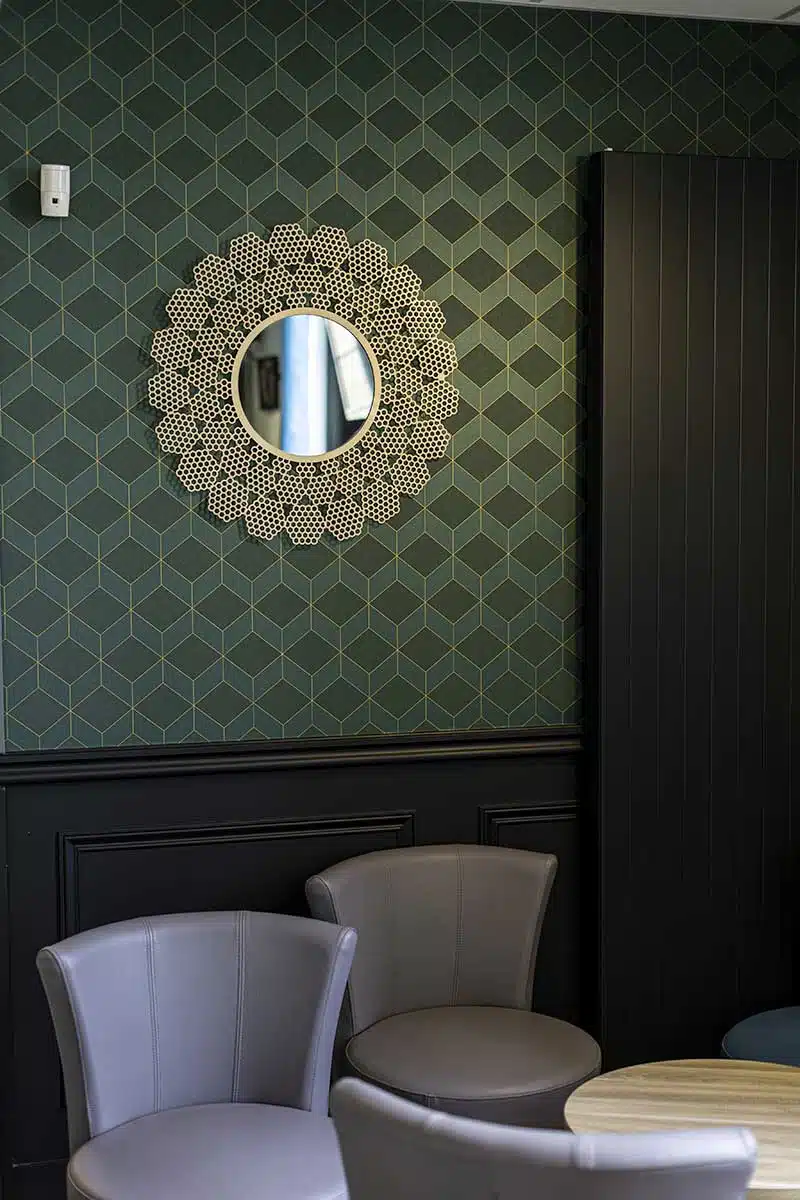 Bar Coin aux poufs