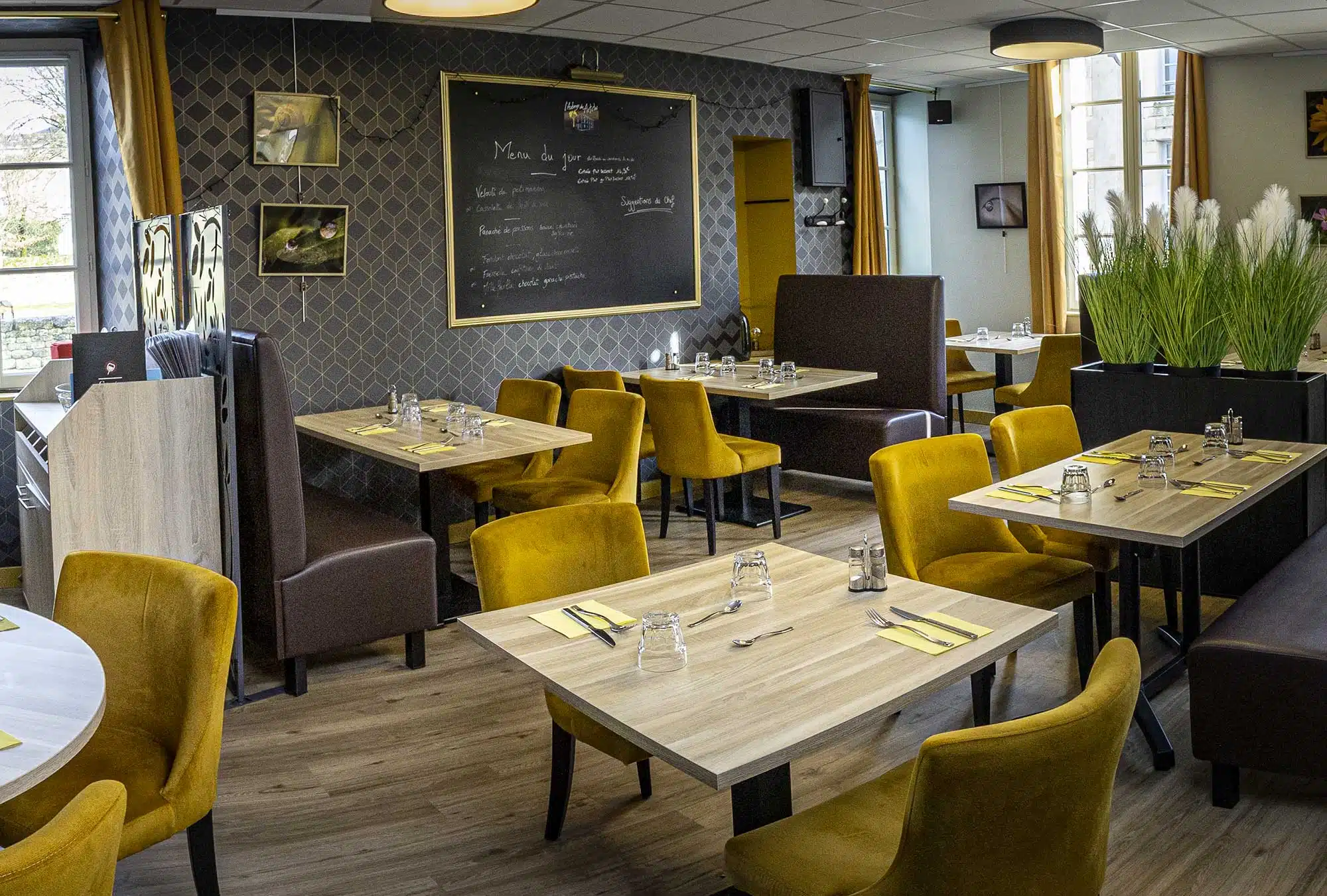 La salle du restaurant de l'Auberge des Artistes
