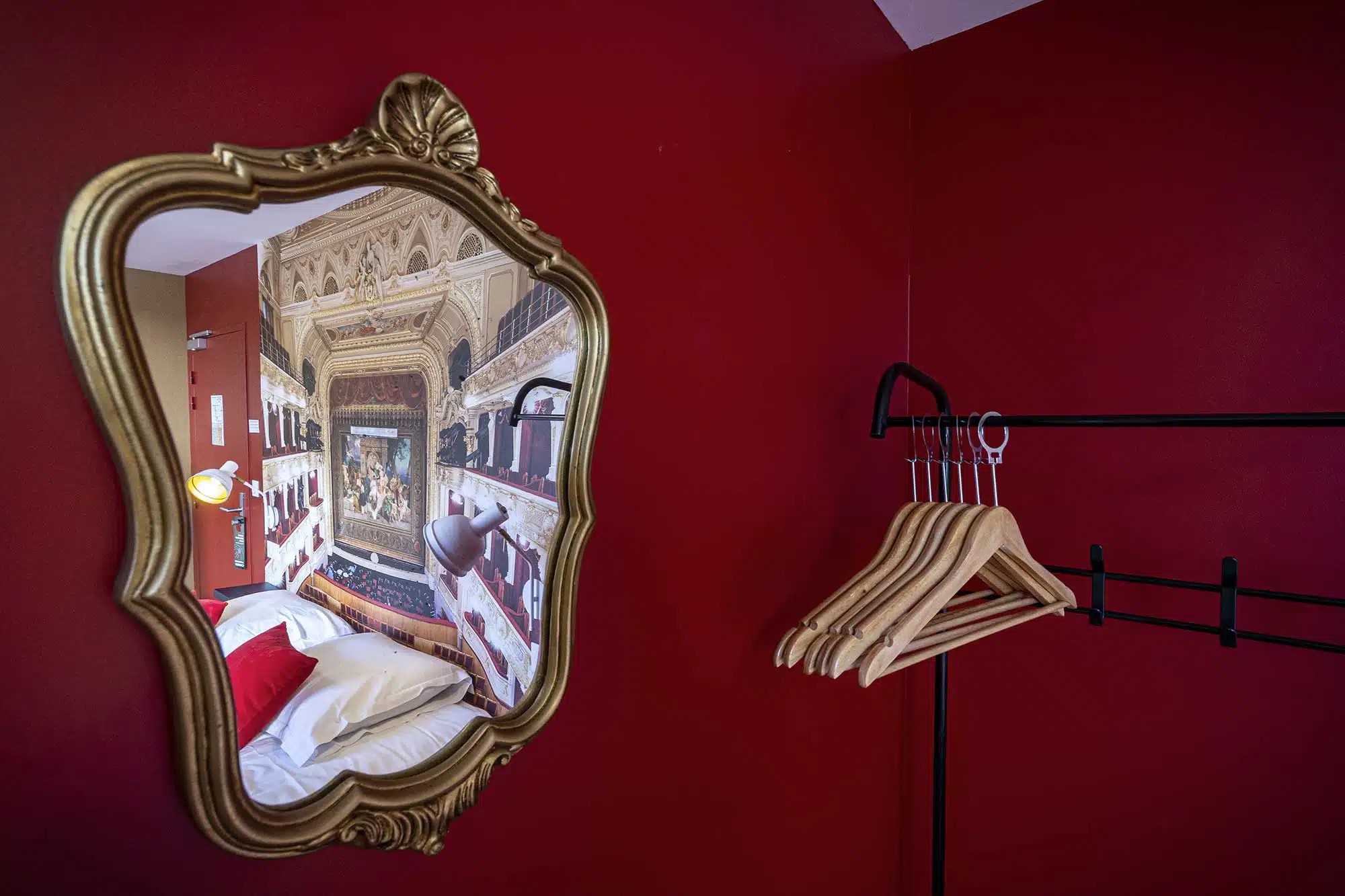 miroir chambre theatre auberge des artistes