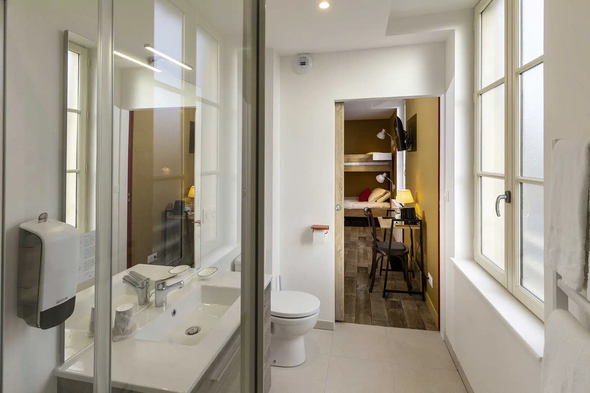 salle de bain theatre cote rue auberge des artistes