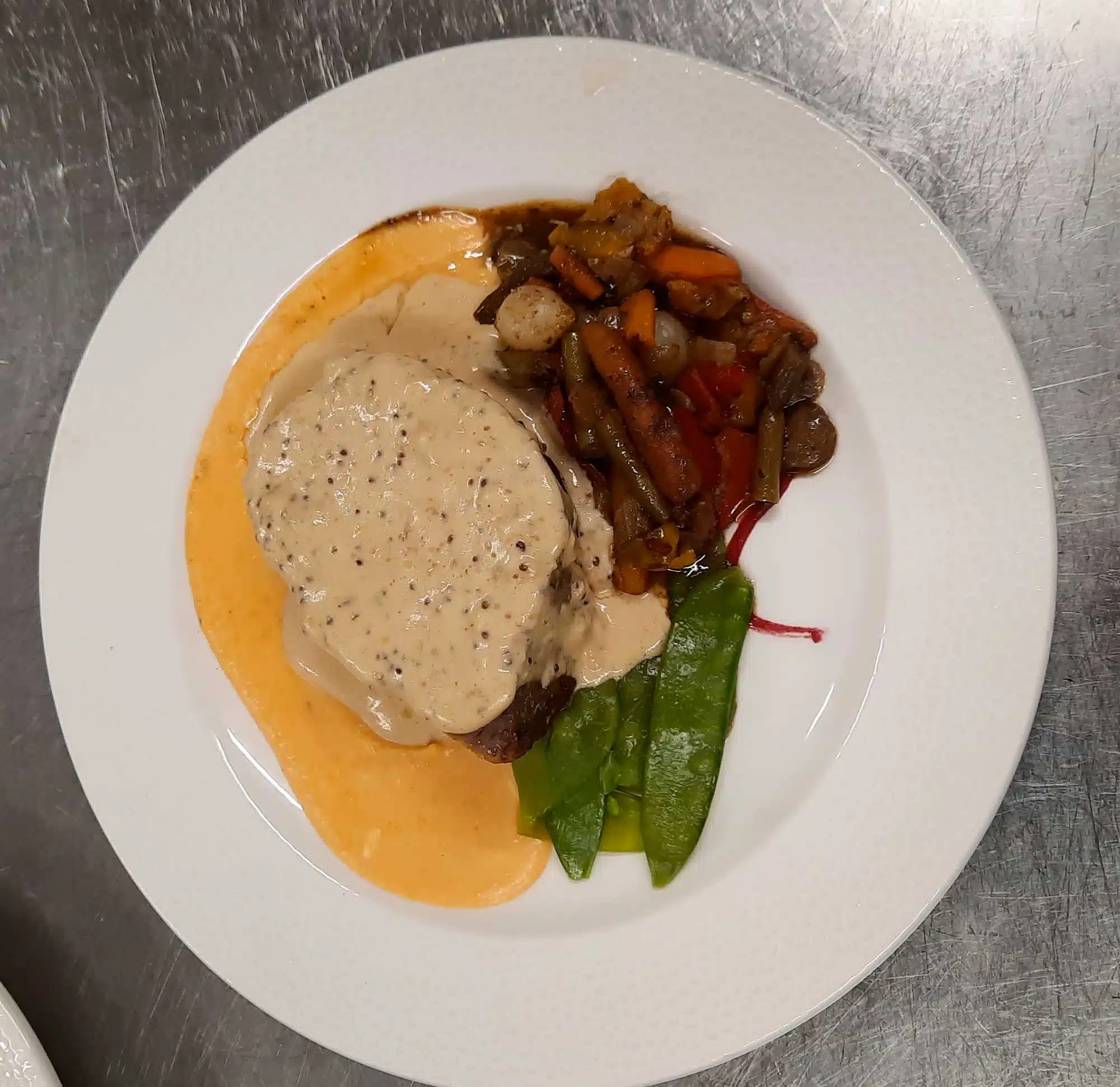 Echine de porc roti au four puree de patate douce et legumes balsamiques